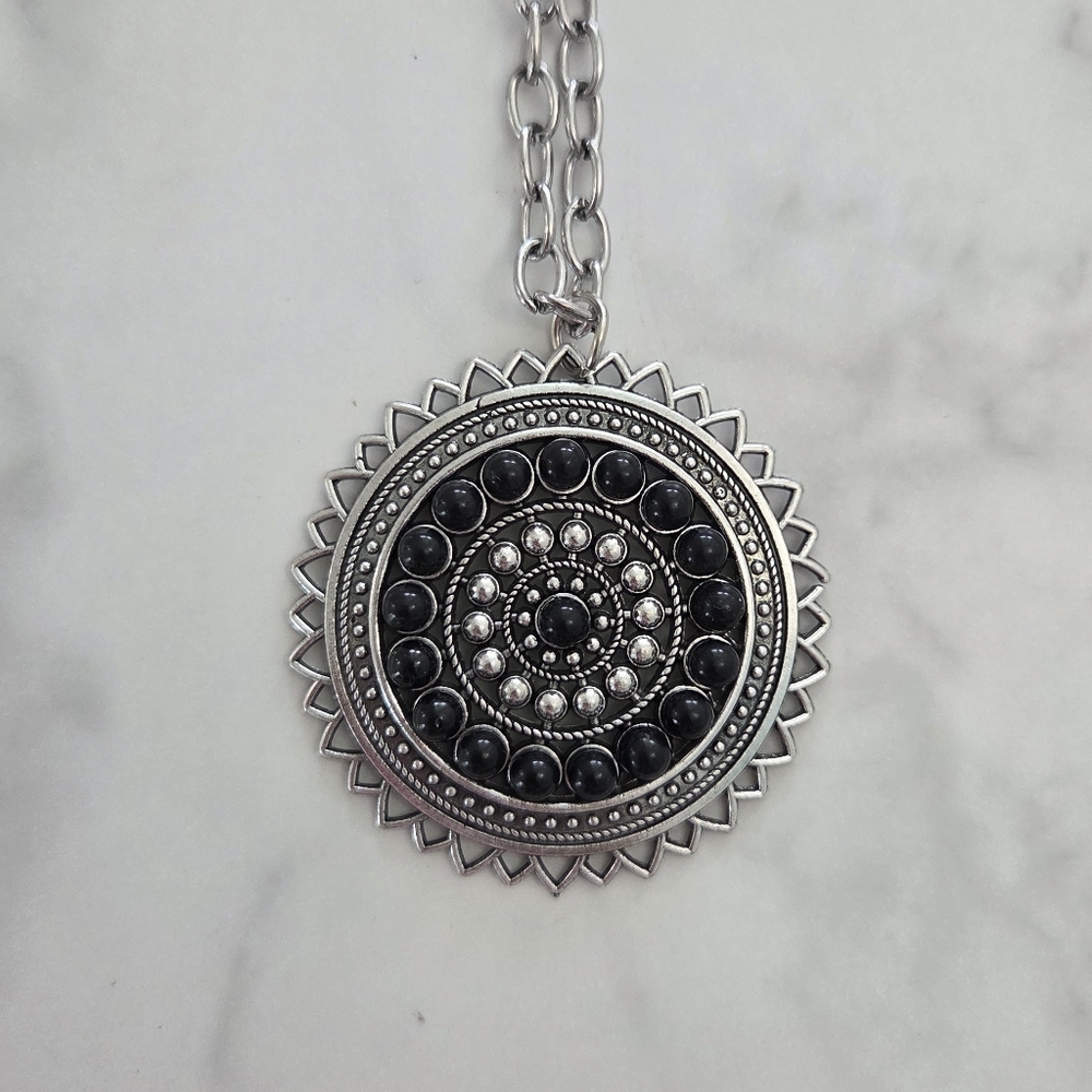 Paparazzi Bold Silver Sunburst Pendant Necklace & Earrings Set - Picture 4 of 10